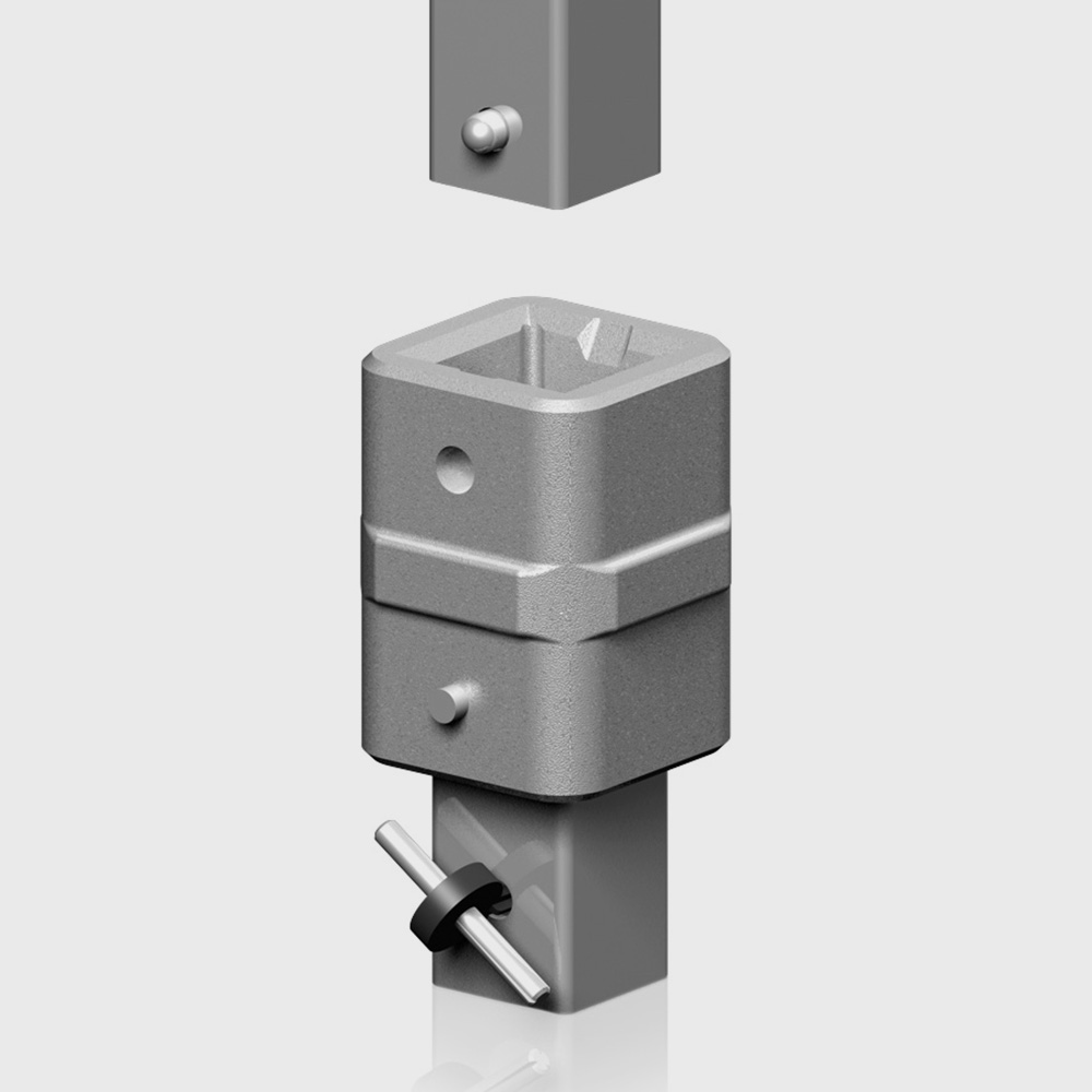 Metallische Verbinder-Komponente vor weißem Hintergrund, bestehend aus einem Stecksystem mit Bolzen und Flügelmutter zur Befestigung.